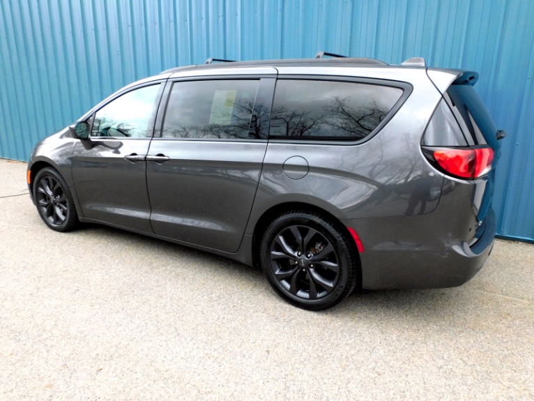 Used 2020 Chrysler Pacifica Touring L FWD Used 2020 Chrysler Pacifica Touring L FWD for sale  at Metro West Motorcars LLC in Shrewsbury MA 3