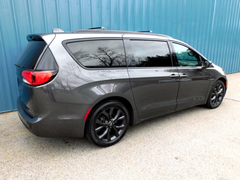 Used 2020 Chrysler Pacifica Touring L FWD Used 2020 Chrysler Pacifica Touring L FWD for sale  at Metro West Motorcars LLC in Shrewsbury MA 5