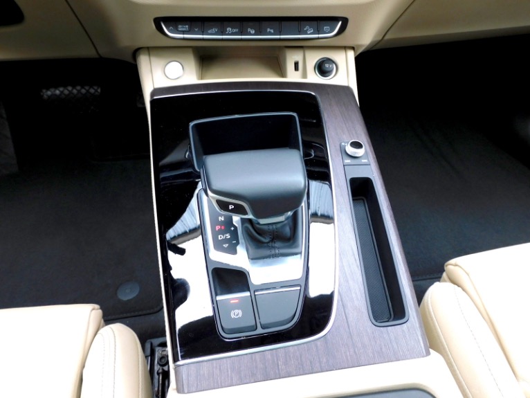 Used 2022 Audi Q5 S line Prestige 55 TFSI e quattro Used 2022 Audi Q5 S line Prestige 55 TFSI e quattro for sale  at Metro West Motorcars LLC in Shrewsbury MA 12