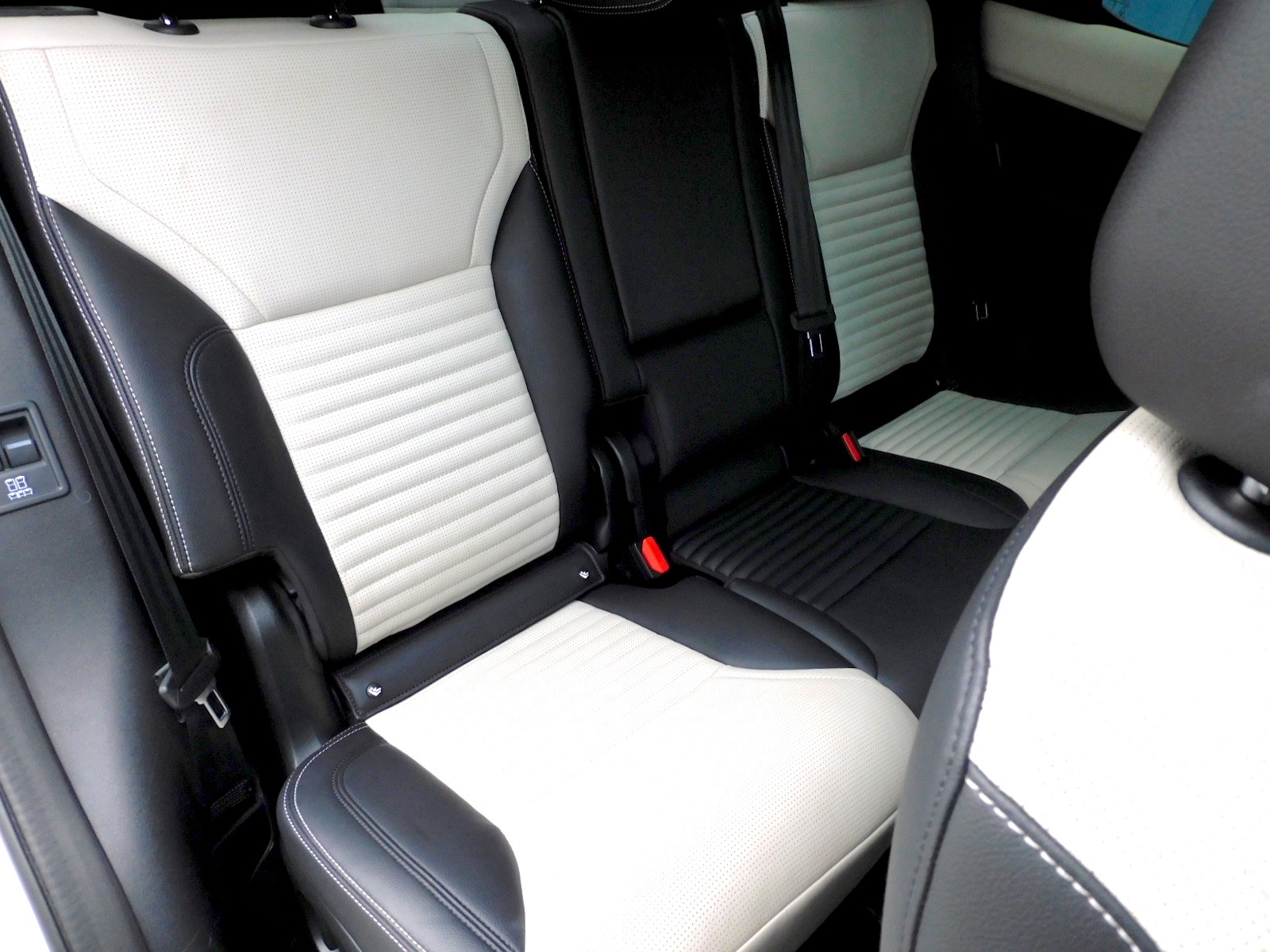 2023 Land Rover Discovery S R Dynamic - Photo 46