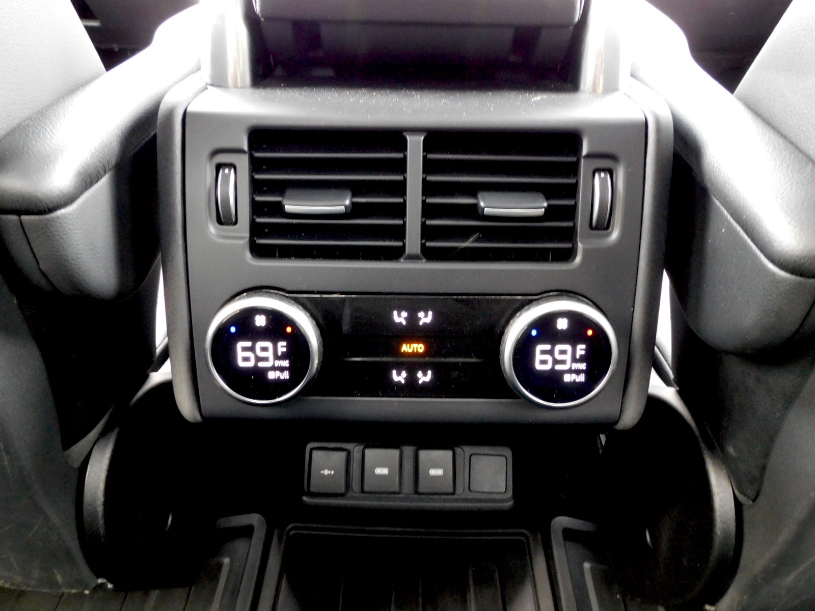 2023 Land Rover Discovery S R Dynamic - Photo 51