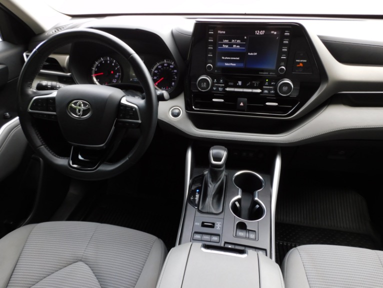 Used 2021 Toyota Highlander LE AWD (Natl) Used 2021 Toyota Highlander LE AWD (Natl) for sale  at Metro West Motorcars LLC in Shrewsbury MA 10
