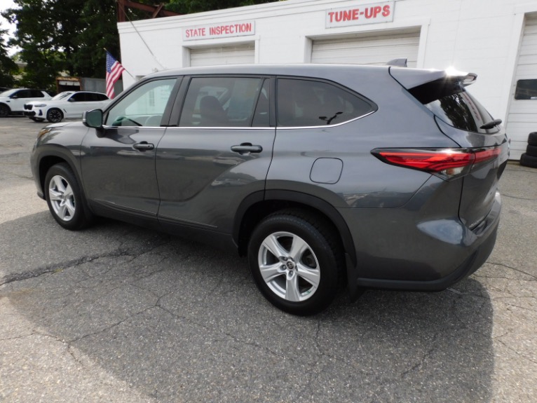 Used 2021 Toyota Highlander LE AWD (Natl) Used 2021 Toyota Highlander LE AWD (Natl) for sale  at Metro West Motorcars LLC in Shrewsbury MA 3