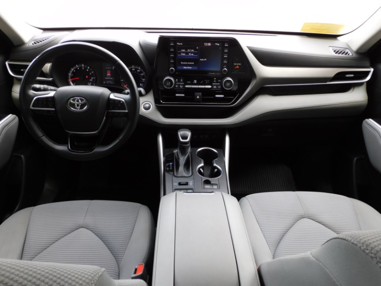 Used 2021 Toyota Highlander LE AWD (Natl) Used 2021 Toyota Highlander LE AWD (Natl) for sale  at Metro West Motorcars LLC in Shrewsbury MA 9