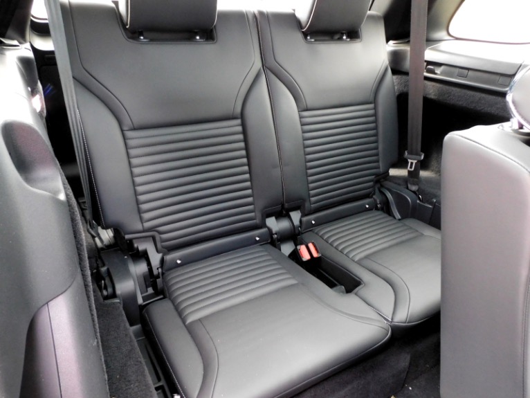Used 2022 Land Rover Discovery P360 S R-Dynamic Used 2022 Land Rover Discovery P360 S R-Dynamic for sale  at Metro West Motorcars LLC in Shrewsbury MA 18
