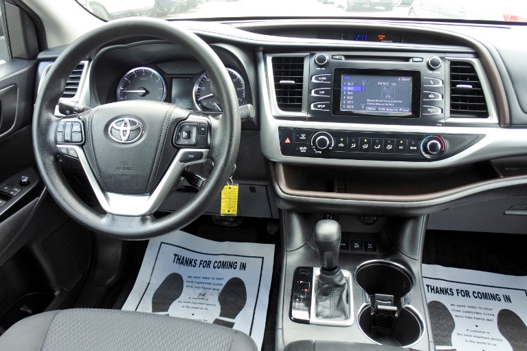 Used 2014 Toyota Highlander AWD 4dr V6 LE Used 2014 Toyota Highlander AWD 4dr V6 LE for sale at Metro West Motorcars LLC in Shrewsbury MA 10