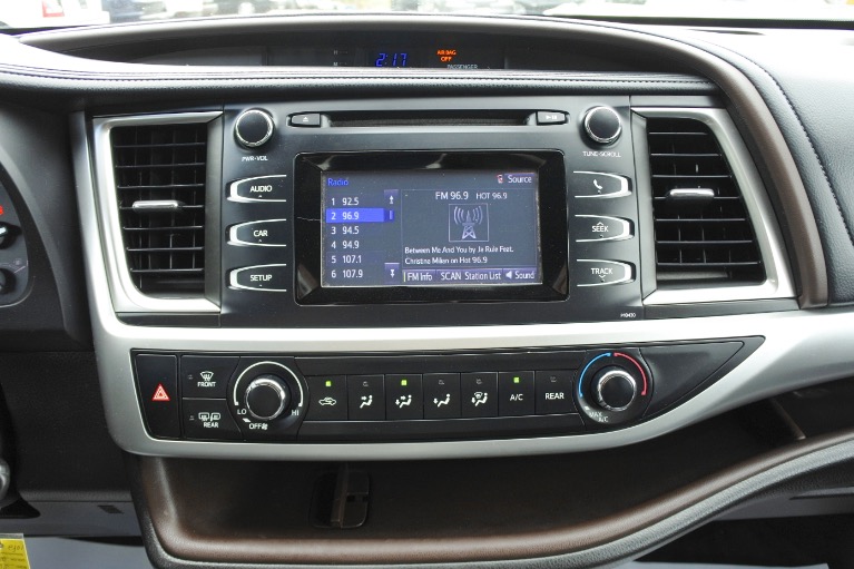Used 2014 Toyota Highlander AWD 4dr V6 LE Used 2014 Toyota Highlander AWD 4dr V6 LE for sale at Metro West Motorcars LLC in Shrewsbury MA 11