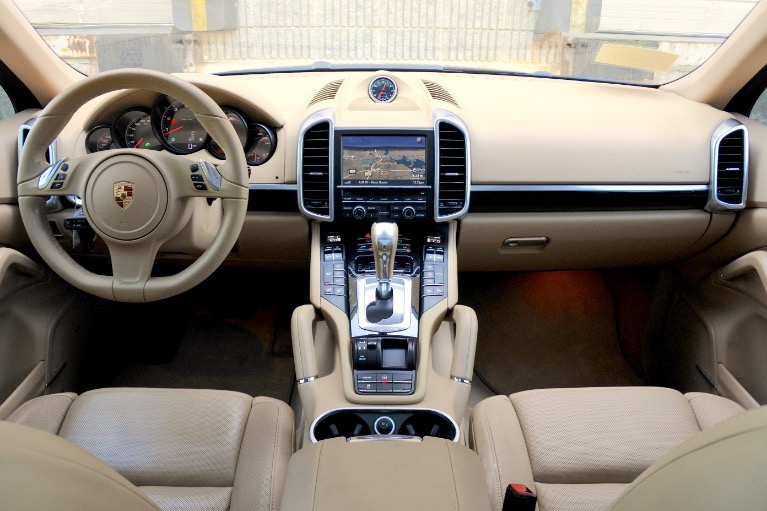 Used 2014 Porsche Cayenne AWD Used 2014 Porsche Cayenne AWD for sale at Metro West Motorcars LLC in Shrewsbury MA 9
