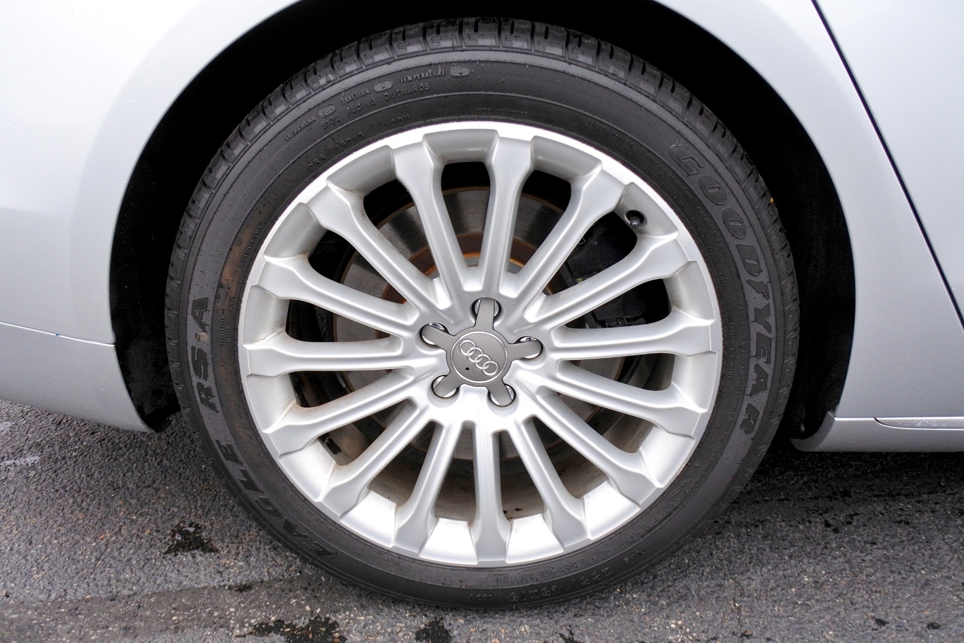 2013 Audi A8 Quattro photo 25