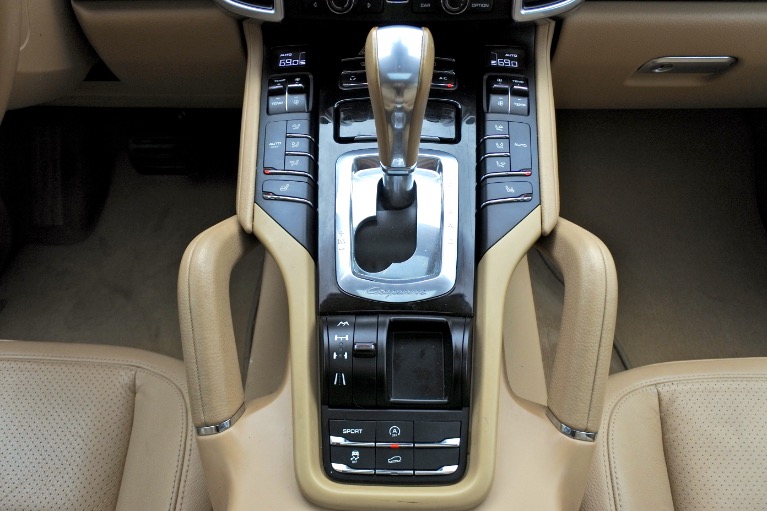 Used 2013 Porsche Cayenne AWD Used 2013 Porsche Cayenne AWD for sale at Metro West Motorcars LLC in Shrewsbury MA 12