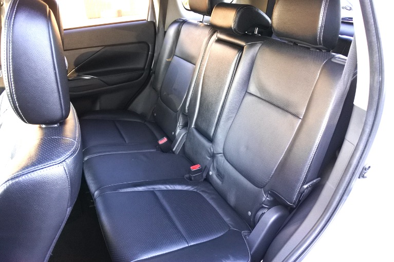 Used 2014 Mitsubishi Outlander 4WD 4dr SE Used 2014 Mitsubishi Outlander 4WD 4dr SE for sale at Metro West Motorcars LLC in Shrewsbury MA 12