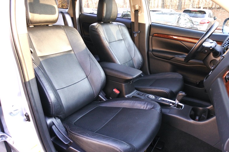 Used 2014 Mitsubishi Outlander 4WD 4dr SE Used 2014 Mitsubishi Outlander 4WD 4dr SE for sale at Metro West Motorcars LLC in Shrewsbury MA 15