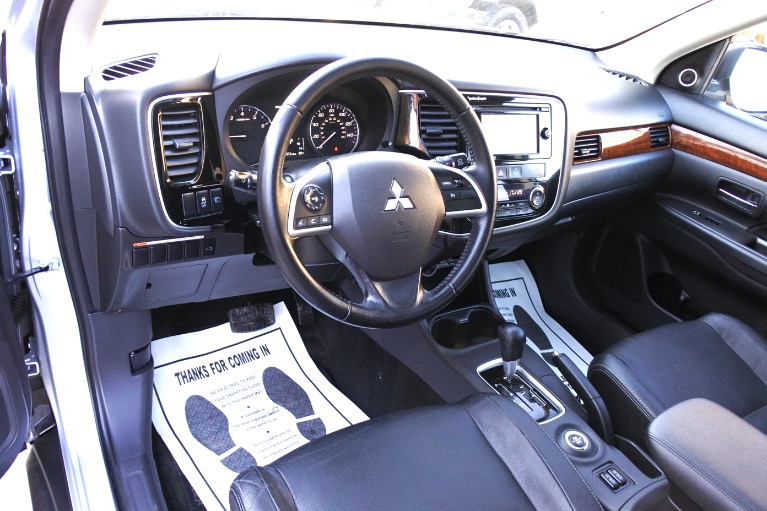 Used 2014 Mitsubishi Outlander 4WD 4dr SE Used 2014 Mitsubishi Outlander 4WD 4dr SE for sale at Metro West Motorcars LLC in Shrewsbury MA 16