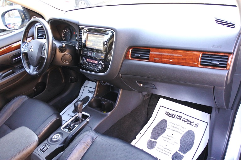 Used 2014 Mitsubishi Outlander 4WD 4dr SE Used 2014 Mitsubishi Outlander 4WD 4dr SE for sale at Metro West Motorcars LLC in Shrewsbury MA 17