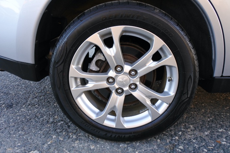 Used 2014 Mitsubishi Outlander 4WD 4dr SE Used 2014 Mitsubishi Outlander 4WD 4dr SE for sale at Metro West Motorcars LLC in Shrewsbury MA 22