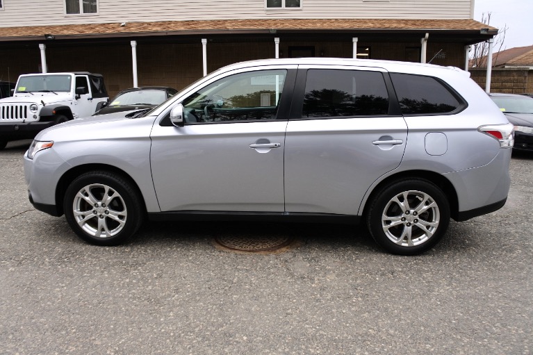Used 2014 Mitsubishi Outlander 4WD 4dr SE Used 2014 Mitsubishi Outlander 4WD 4dr SE for sale at Metro West Motorcars LLC in Shrewsbury MA 3
