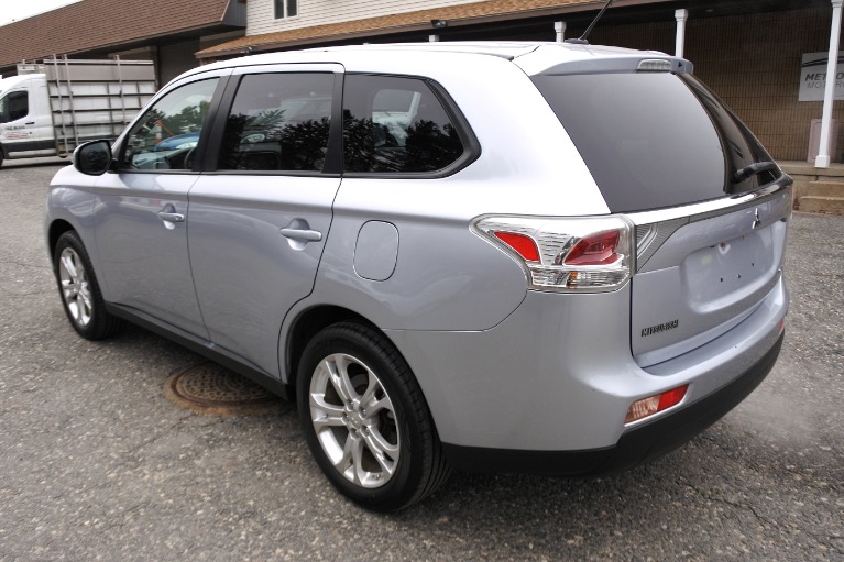 Used 2014 Mitsubishi Outlander 4WD 4dr SE Used 2014 Mitsubishi Outlander 4WD 4dr SE for sale at Metro West Motorcars LLC in Shrewsbury MA 4
