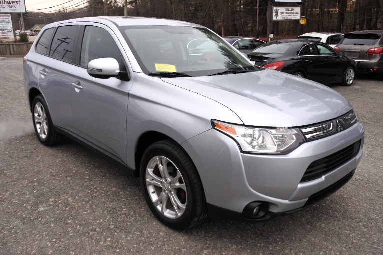 Used 2014 Mitsubishi Outlander 4WD 4dr SE Used 2014 Mitsubishi Outlander 4WD 4dr SE for sale at Metro West Motorcars LLC in Shrewsbury MA 8