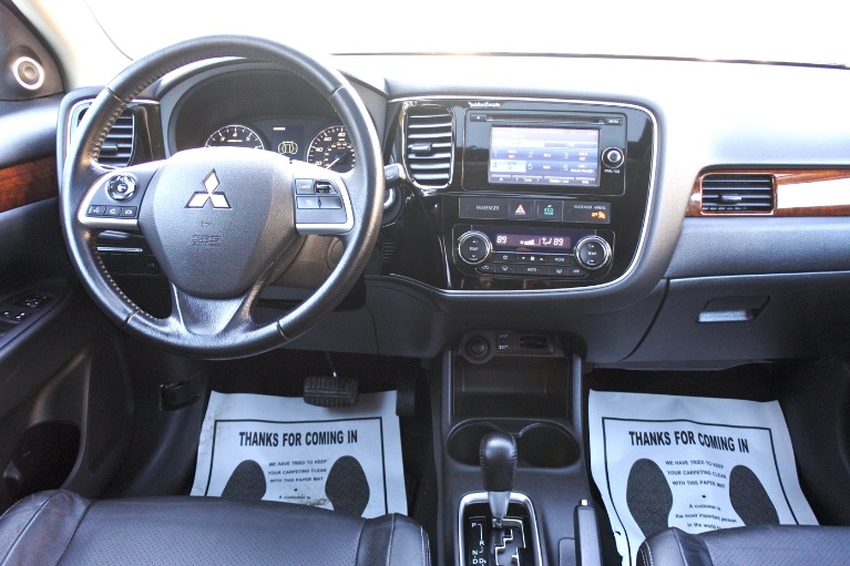 Used 2014 Mitsubishi Outlander 4WD 4dr SE Used 2014 Mitsubishi Outlander 4WD 4dr SE for sale at Metro West Motorcars LLC in Shrewsbury MA 9