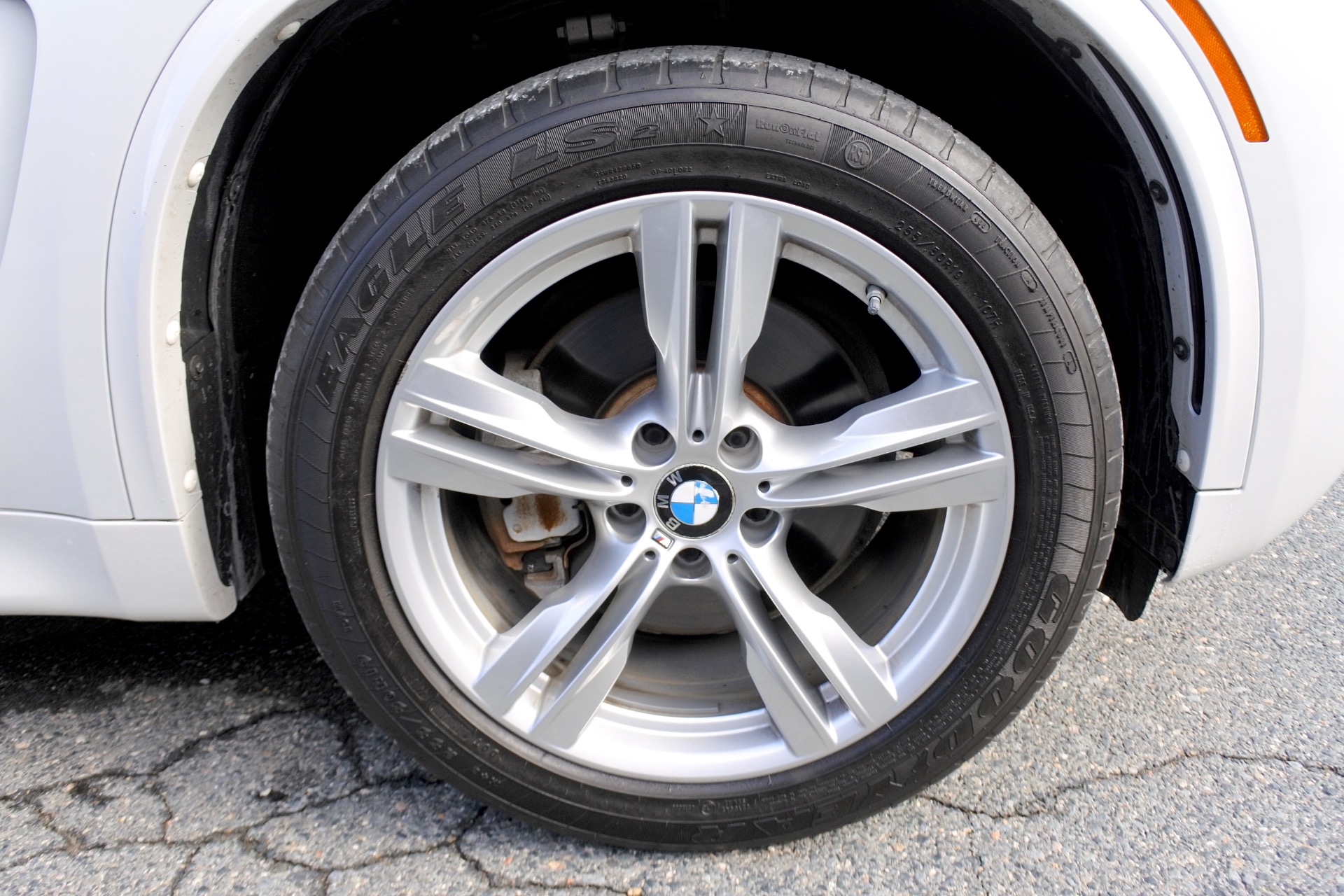 How to Choose the Right Tire Size for a 2017 BMW X5 XDrive40e