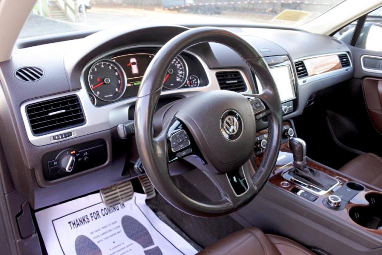 Used 2011 Volkswagen Touareg Hybrid 4MOTION Used 2011 Volkswagen Touareg Hybrid 4MOTION for sale  at Metro West Motorcars LLC in Shrewsbury MA 14