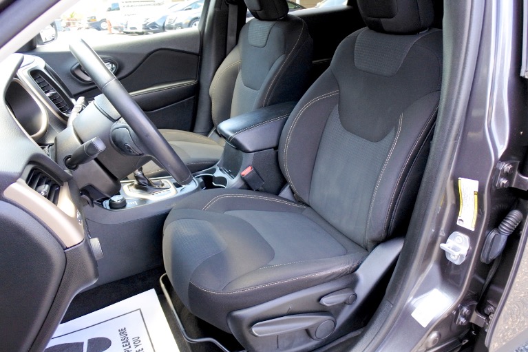 Used 2015 Jeep Cherokee 4WD 4dr Latitude Used 2015 Jeep Cherokee 4WD 4dr Latitude for sale at Metro West Motorcars LLC in Shrewsbury MA 14