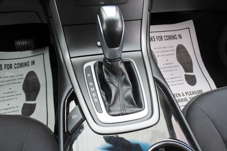 Used 2015 Ford Edge SE AWD Used 2015 Ford Edge SE AWD for sale at Metro West Motorcars LLC in Shrewsbury MA 12
